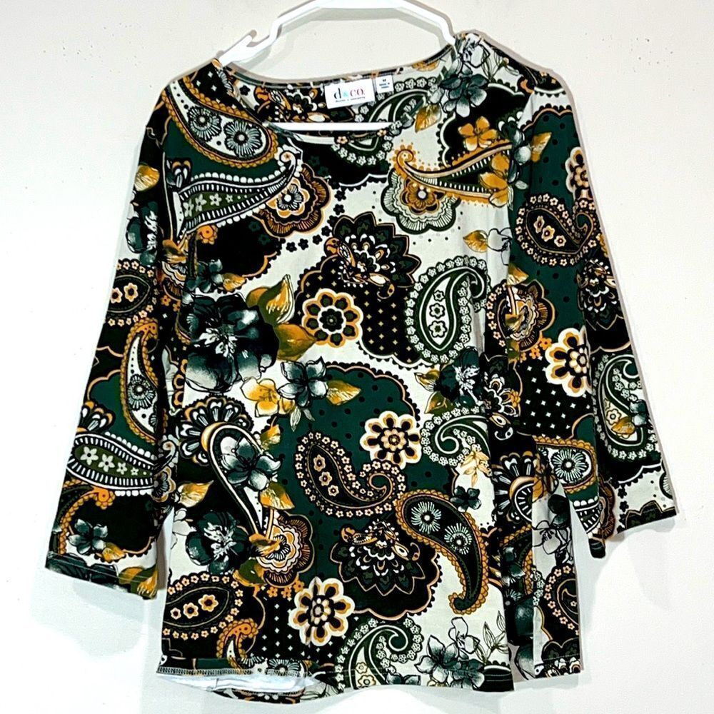 Beautiful Paisley Print 3/4 Sleeve Top By Denim & Company. Size Medium.